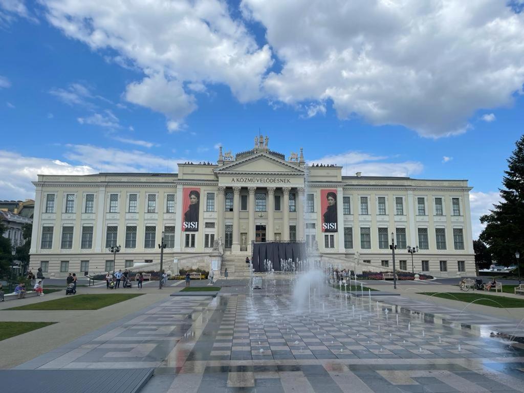 University City Life Bestern Сегед Екстер'єр фото