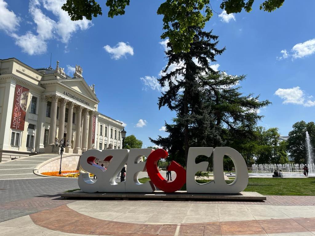 University City Life Bestern Сегед Екстер'єр фото
